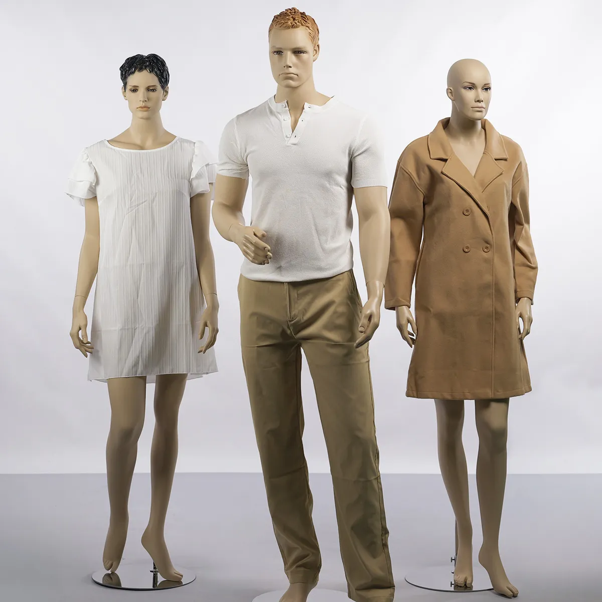 Mannequin femme cheveux sculptés, bras le long du corps H 178 cm Fibre de verre - Chair - Mannequins cheveux sculptés-5