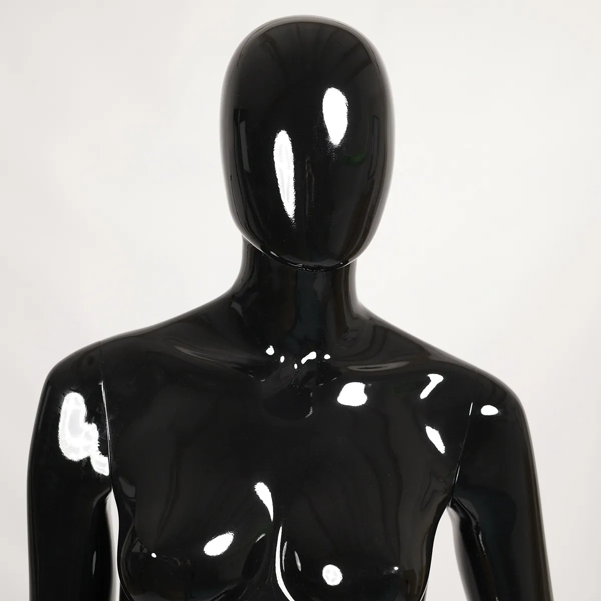 Mannequin femme, finition laquée, main gauche sur la hanche H 178 cm Fibre de verre - Noir  - Mannequins abstraits-4