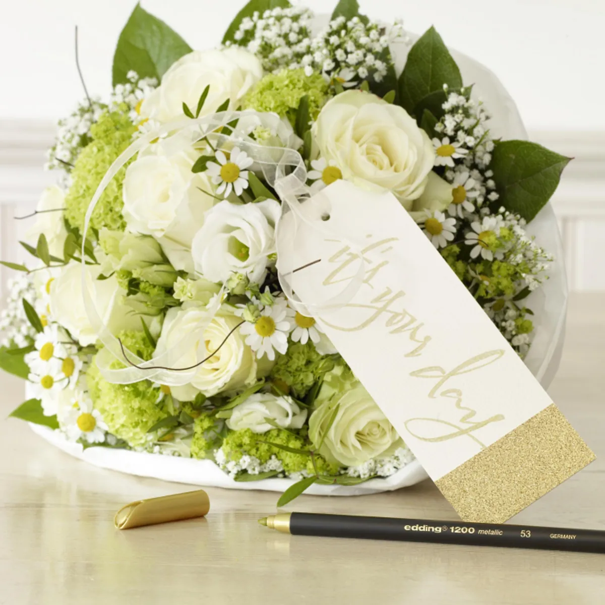 Lot 4 Feutres métalliques or / argent / rouge / bleu, pointe ogive 1 à 3 mm.  - Stylos feutres-4