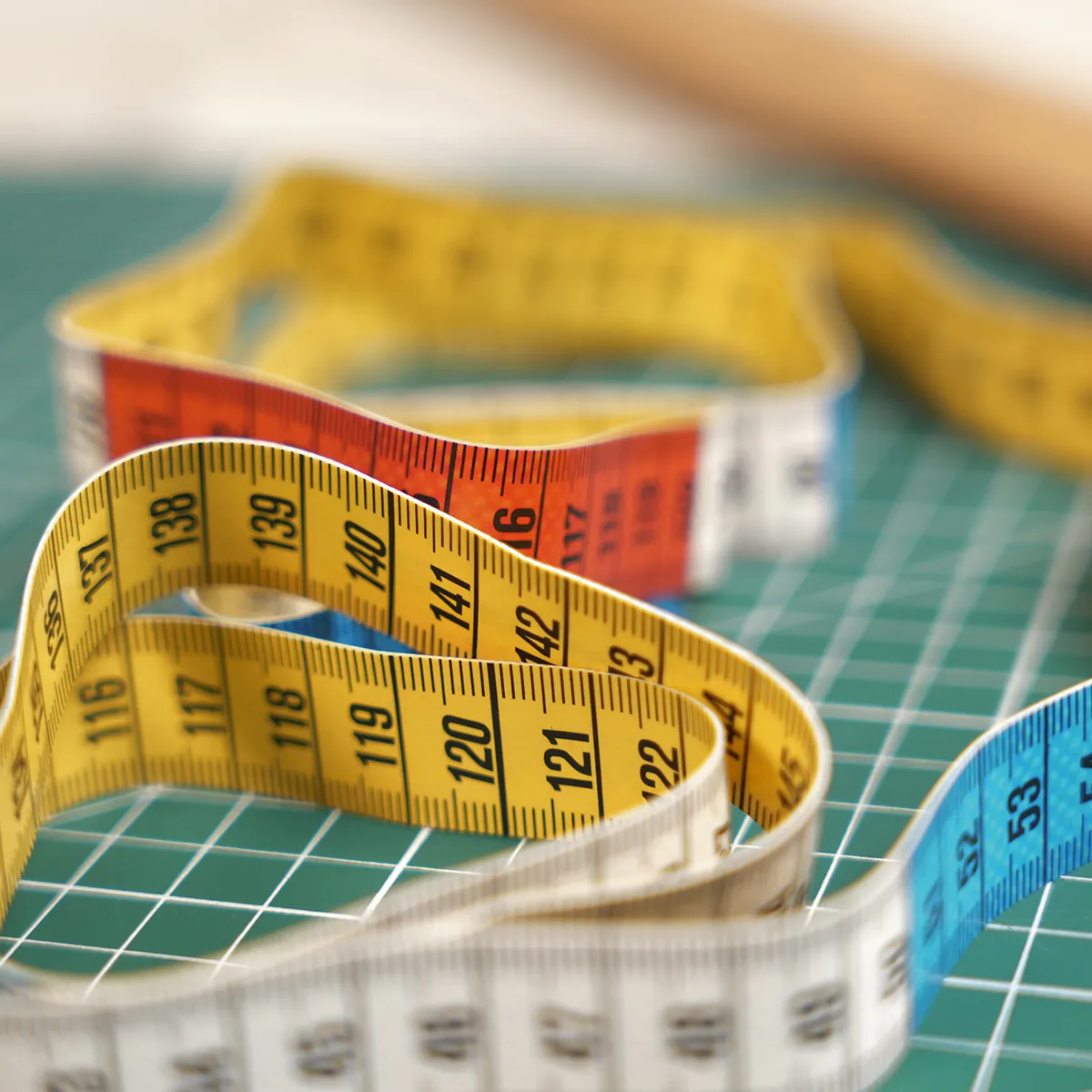 Mètre ruban tricolore BOHIN 150 cm polyfibre - gradué mm – extrémités métal - Accessoires couture-2