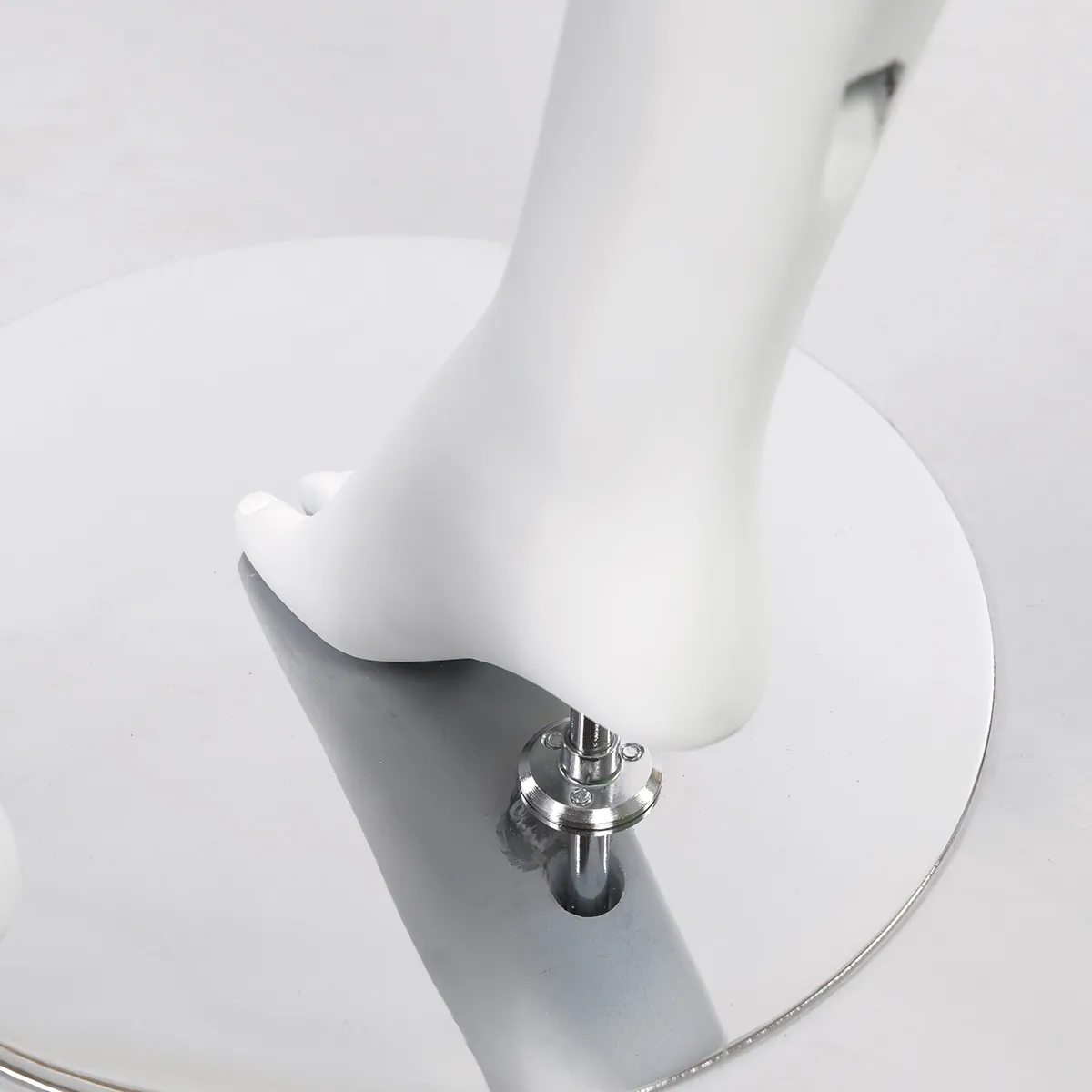 Mannequin femme, tête et cheveux sculptés H 180 cm Fibre de verre - Blanc mat - Mannequins cheveux sculptés-3