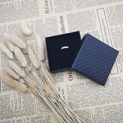 Écrin bijou plat pour Parure & Bracelet carton gaufré Noir 7,5 x 7,5 x 3,5 cm insert velours - Boite bijoux – Lot de 20 - Écrins à bijoux, Coffrets à bijoux-3