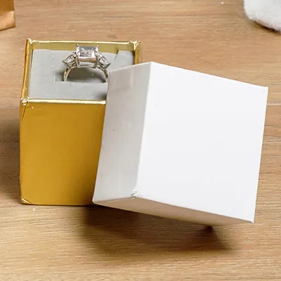Écrin bijoux carton kraft Blanc / Or 6 x 6 x 6 cm - Ecrin pour bague - Boîte bijoux - Paquet de 12 - Écrins à bijoux, Coffrets à bijoux-1
