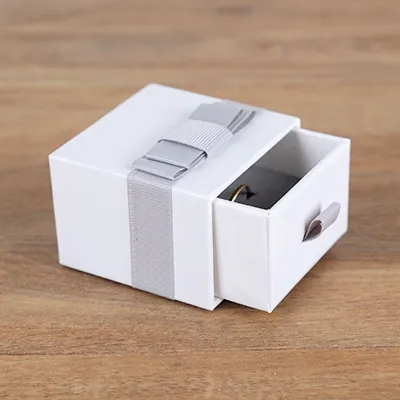 Écrins à bijoux blanc avec ruban gris - Petit modèle - Écrins à bijoux, Coffrets à bijoux-2