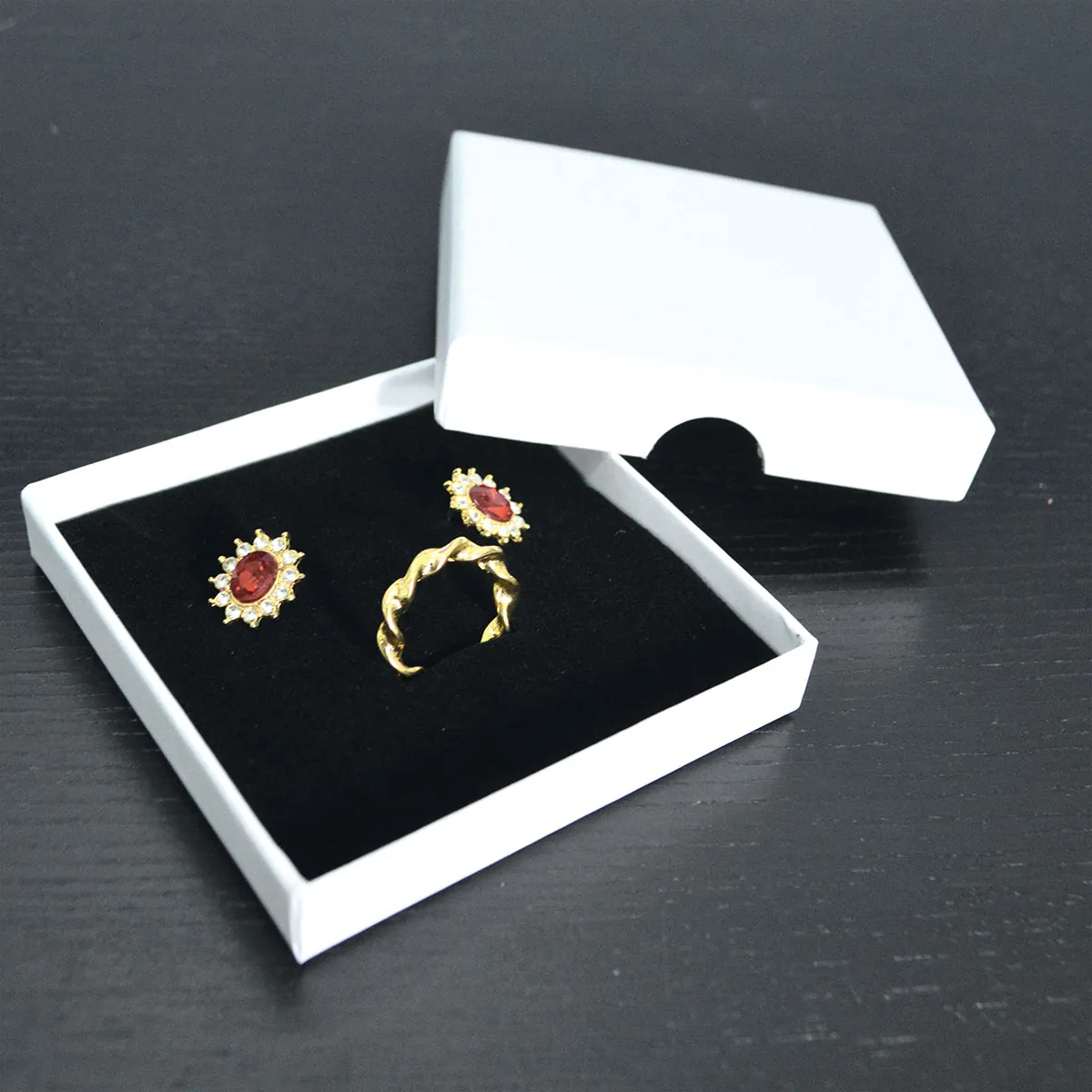 Boîte à bijoux carton 9 x 9 x 1,6 cm blanc – écrin bijoux carton – Lot de 20 - Écrins à bijoux, Coffrets à bijoux-1