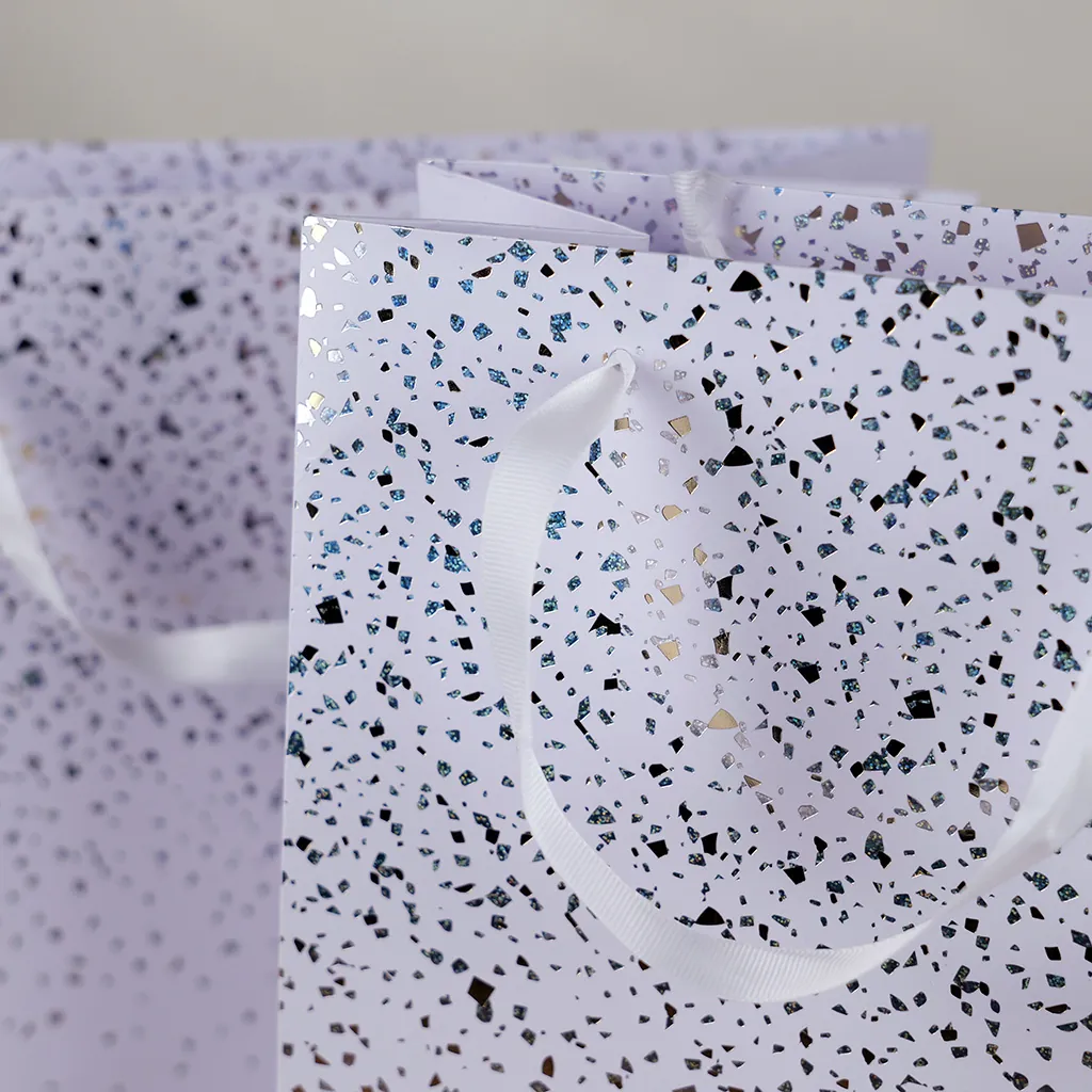 Sac cadeau pelliculé Terrazzo blanc / or / argent irisé 25 + 13 x H 33 cm - Paquet de 20 - Sacs pelliculés à motifs-3