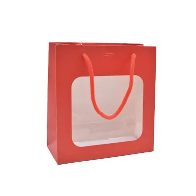 Sac pelliculé rouge mat à fenêtre 18 x 8 x 19 cm poignées cordelettes - Lot de 20 - Sacs pelliculés poignées cordelette