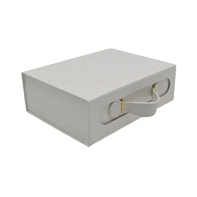Boîte cadeau carton blanche avec poignée 24x18,2x8cm – Paquet de 5 - Boites carton avec poignée