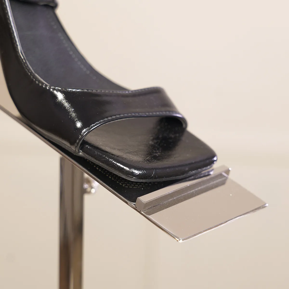 Présentoir chaussure réglable - Présentoir chaussure sur pied - Présentoirs à chaussures-3