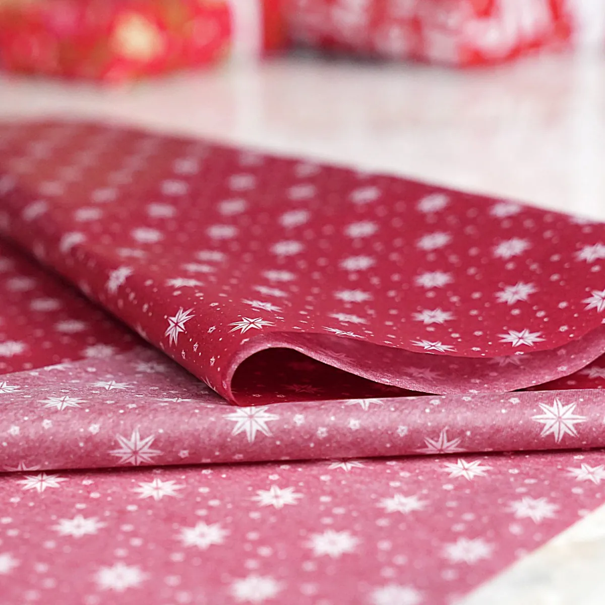 Papier de soie étoiles rouge/blanc 17g/m² 50x70 cm – Paquet de 120 feuilles - Papiers de soie-1