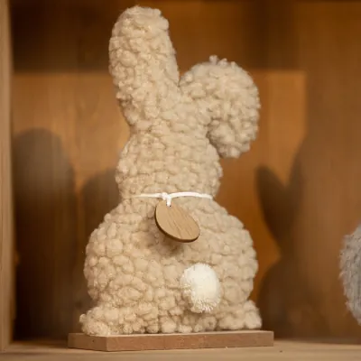 Lapin de Pâques sur socle bois 11,8 x 23 cm Beige - Déco de Pâques - Accessoires et Objets déco-1