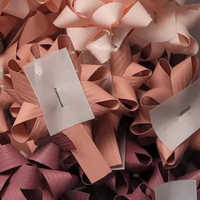 Assortiment étoiles adhésives rose pâle, vieux rose, amarante - ø 50 mm - paquet de 50 - Étoiles adhésives, Noeuds à tirer-1