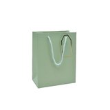 Sac pelliculé vert mat poignées cordelettes 12+7x15 cm 210g/m² – Paquet de 20