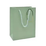 Sac pelliculé vert mat poignées cordelettes 26+12x32 cm 210g/m² – Paquet de 20