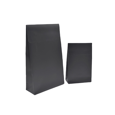Pochette cadeau noire mate pelliculée fermeture adhésive 10+4,5x16 cm – Paquet de 50 - Pochettes cadeaux luxe-1