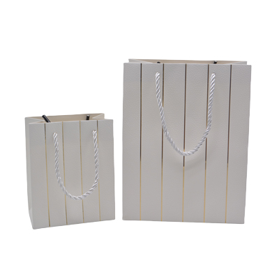 Sacs pelliculés blancs embossés lignes or poignées cordelette 18+10x23 cm 210g/m² – Paquet de 20 - Sacs pelliculés à motifs-1