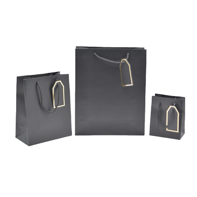 Sac pelliculé noir mat poignées cordelettes 26+12x32 cm 210g/m² – Paquet de 20 - Sacs pelliculés poignées cordelette-1