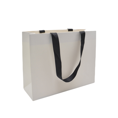 Sacs pelliculés blancs à poignées ruban noires – 43 x 14 x 32 cm – Paquet de 10 - Sacs pelliculés unis, poignées ruban